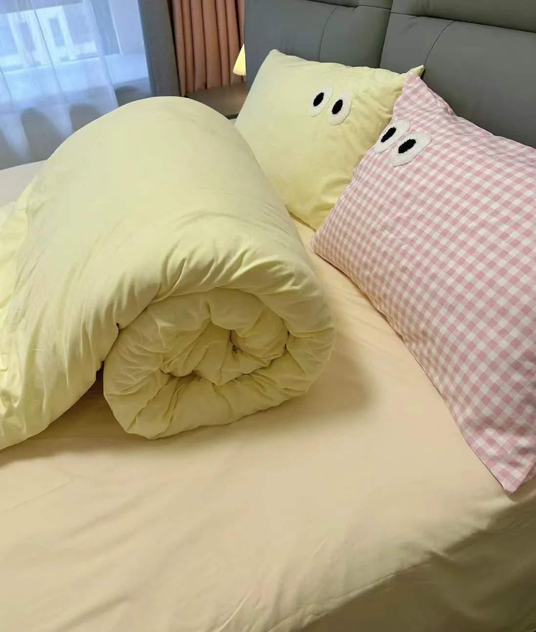 昨天我发现了一个问题,我每次去女儿家住几天,床单被罩都是同一套