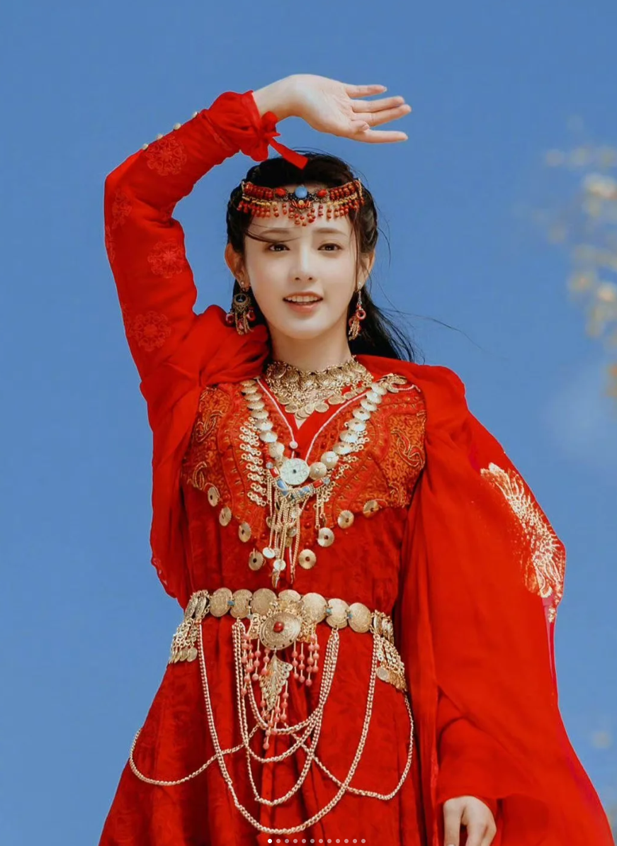 女明星的出圈造型——彭小苒