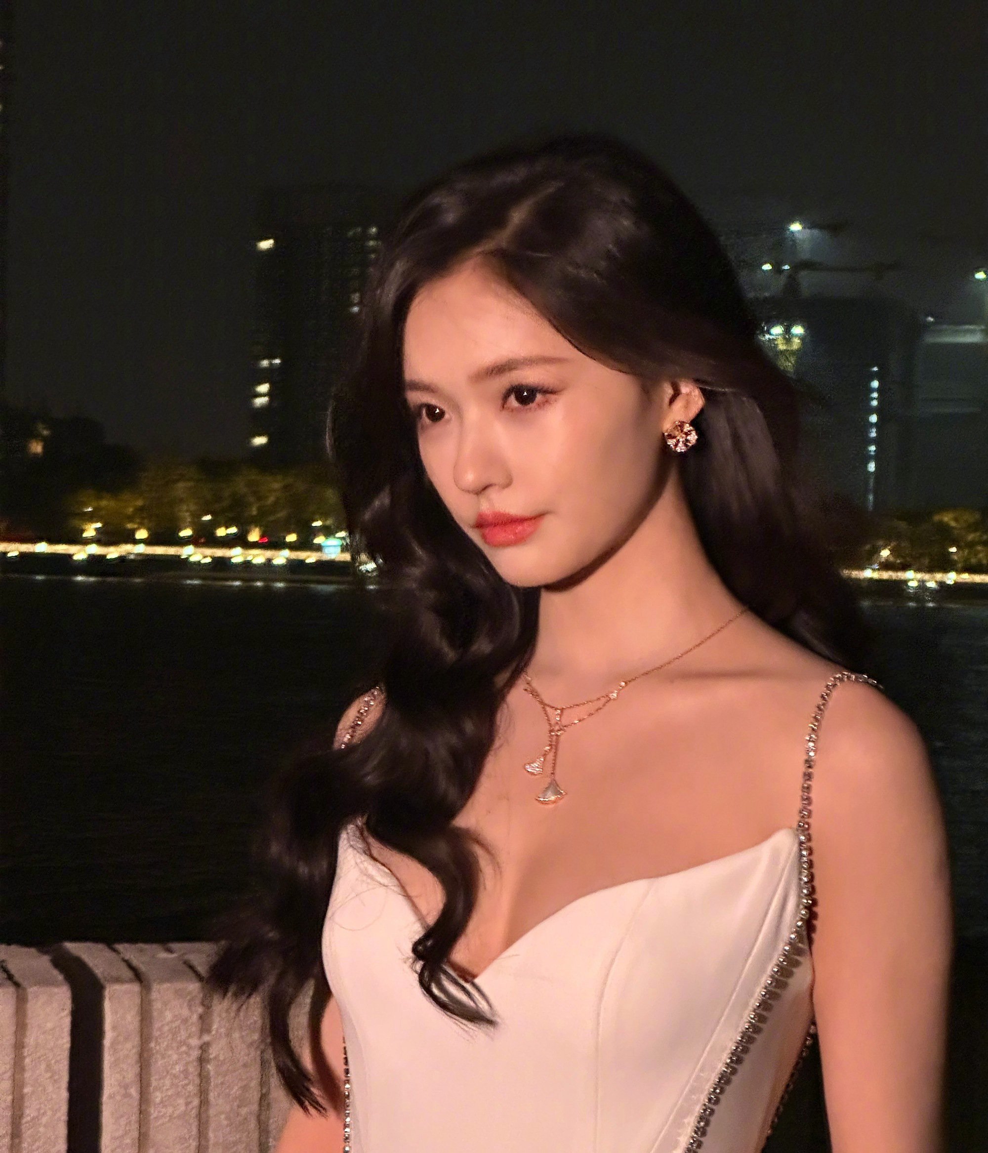 林允新造型曝光!网友惊呼:她的新男友竟然是