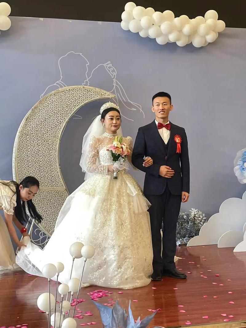 他说他出钱给儿子买房,办婚礼