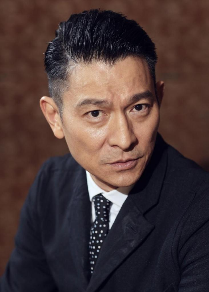 就因为他是明星吗?"  在2010年68岁的板鸭店店主刘德华因为一件事闹得