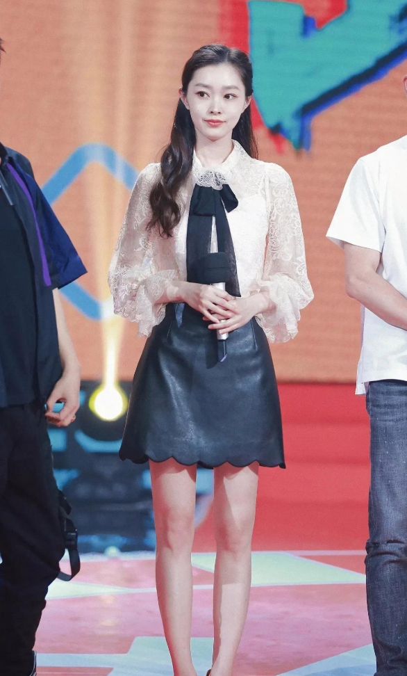 宋轶的 o型腿依然挡不住她的美!