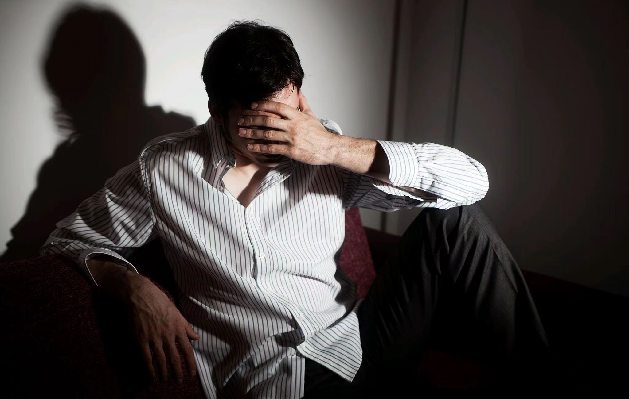 我弟家儿子37岁,中年失业半年了,感觉无路可走