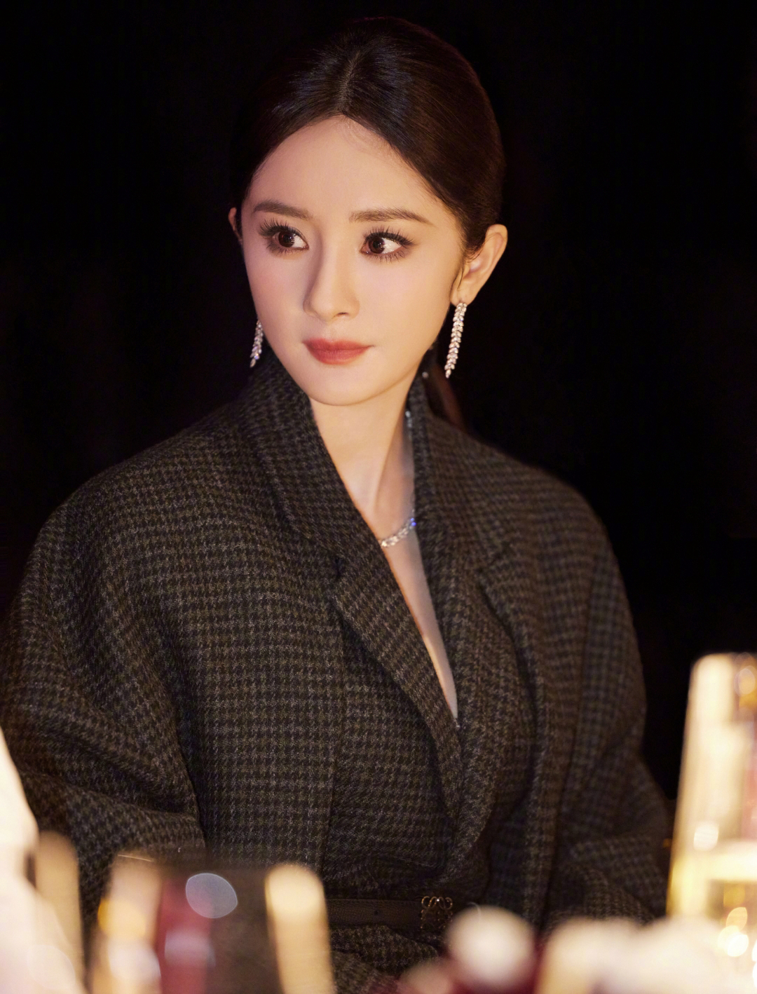 穿出杨幂同款!黑色格子西装外套的正确搭配指南