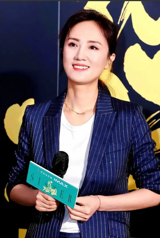 她悄悄地走了,无私地走了,却留下了丰厚的遗产,让