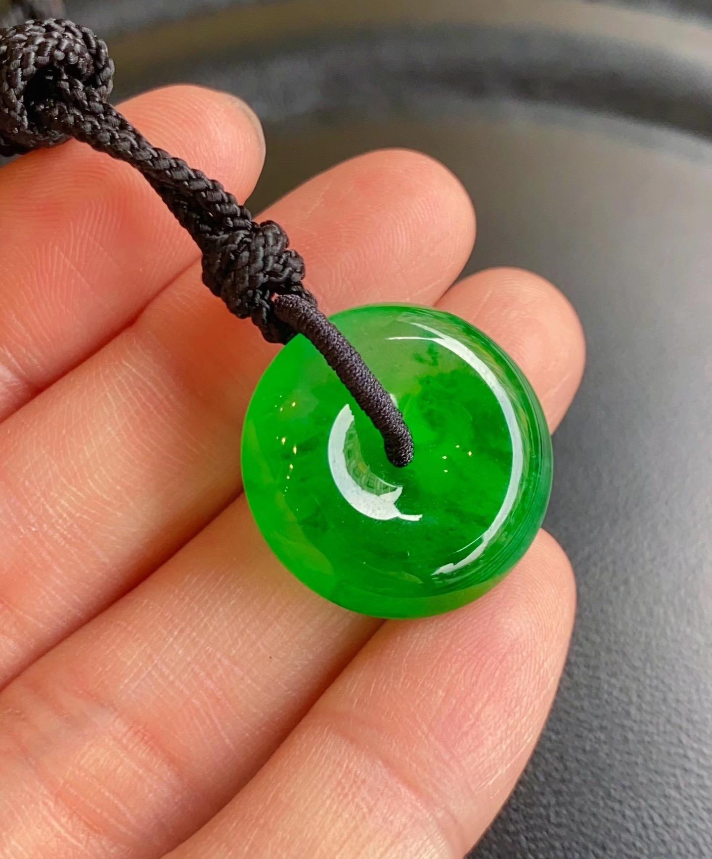 珠宝里的翡翠值钱吗是真的吗(珠宝里的翡翠值钱吗是真的吗吗)
