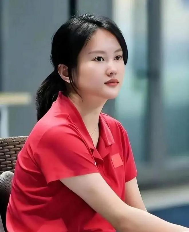 1992年,江苏南通的一个普通家庭里,一个小女孩呱呱坠地,她就是日后让