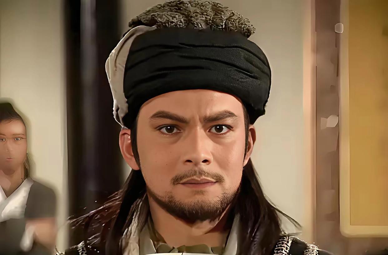 灯光亮起,乔峰上场.帽檐压低,挡住疲惫的眼睛.镜头外,黄日华站着