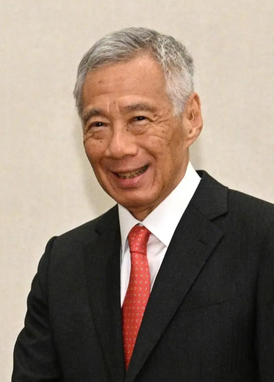 新加坡是弹丸之地,面积733平方公里,相当于一个县三
