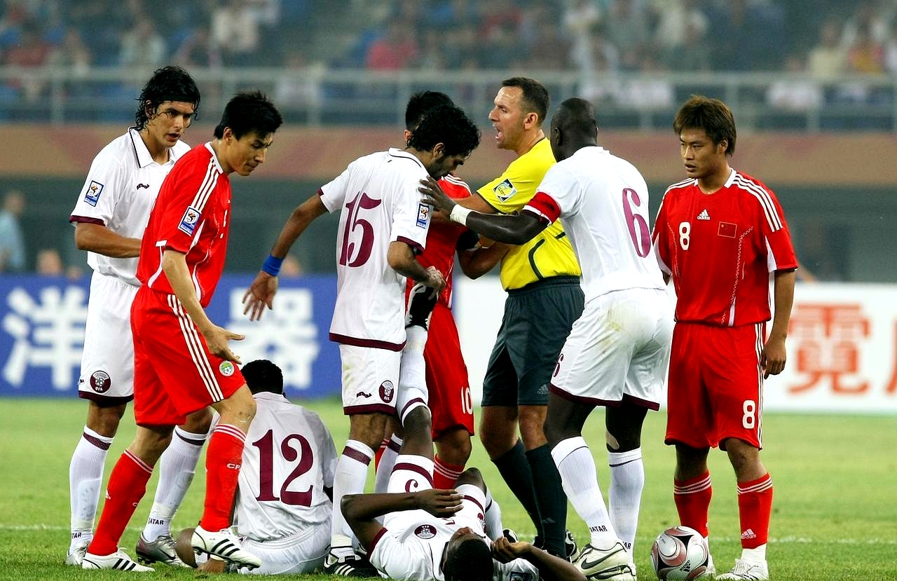 2010年南非世界杯预选赛期间,国足在主场先后不敌卡塔尔和伊拉克之后