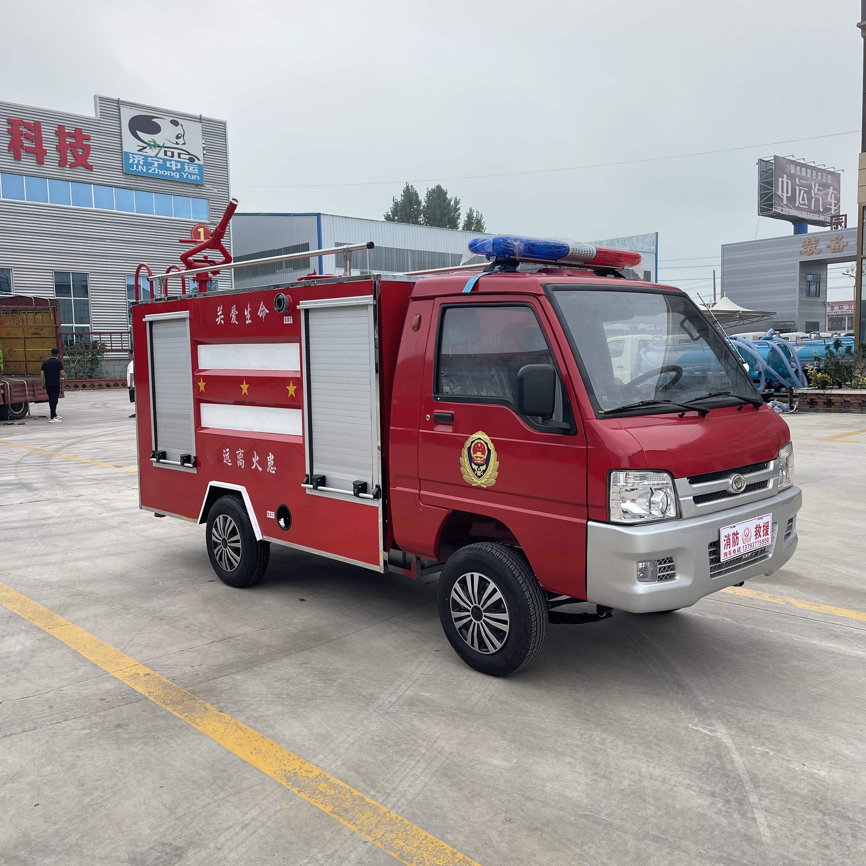 小型消防车操作方便,内部配置齐全快速响应,款式多样,支持定制