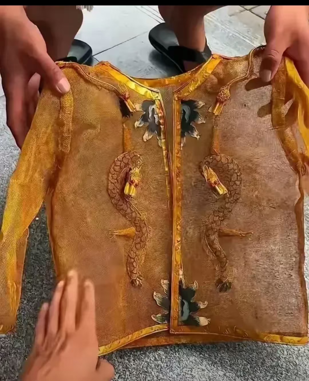 的图案材皇帝穿的黄金做成的金丝马甲纯金马甲出土的纯金小衣服图片