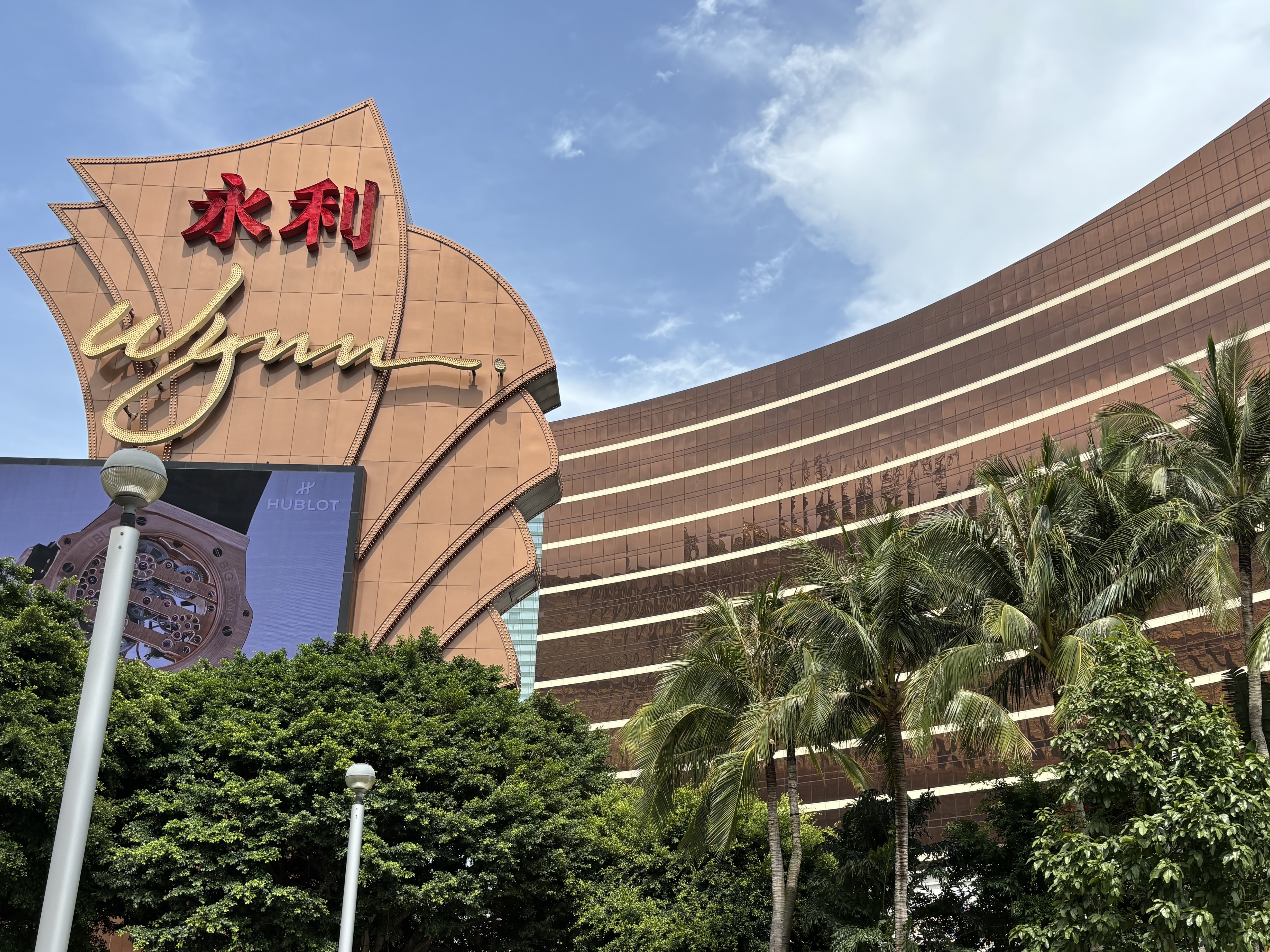 澳门酒店大堂里铺着波斯地毯的赌场,24小时提供