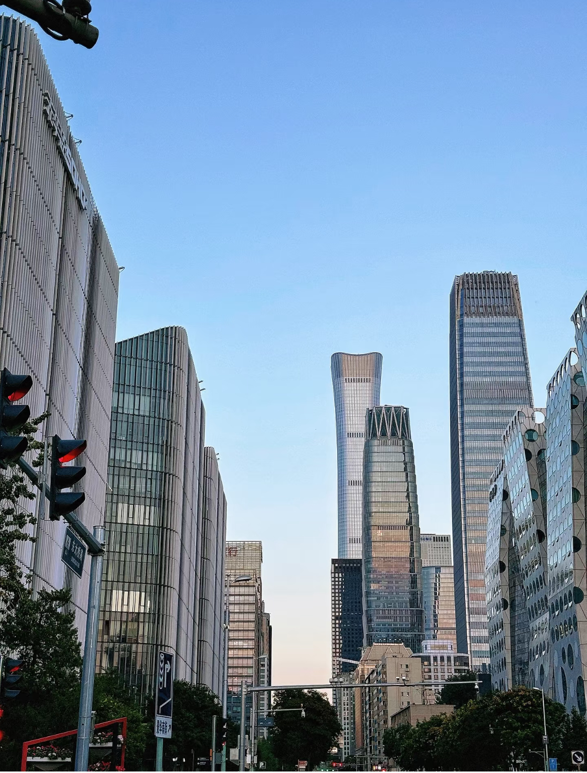 今儿个特意跑到国贸 cbd 拍大楼本以为随便一拍就能出大片结果到了
