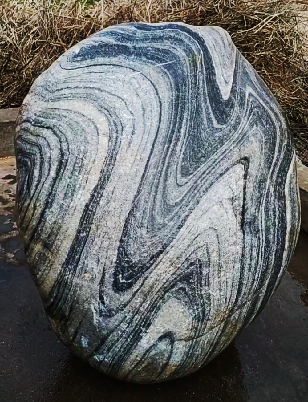 第一方石头是紫色的紫气东来,第二方特色卷纹石,第三方好看不清楚是