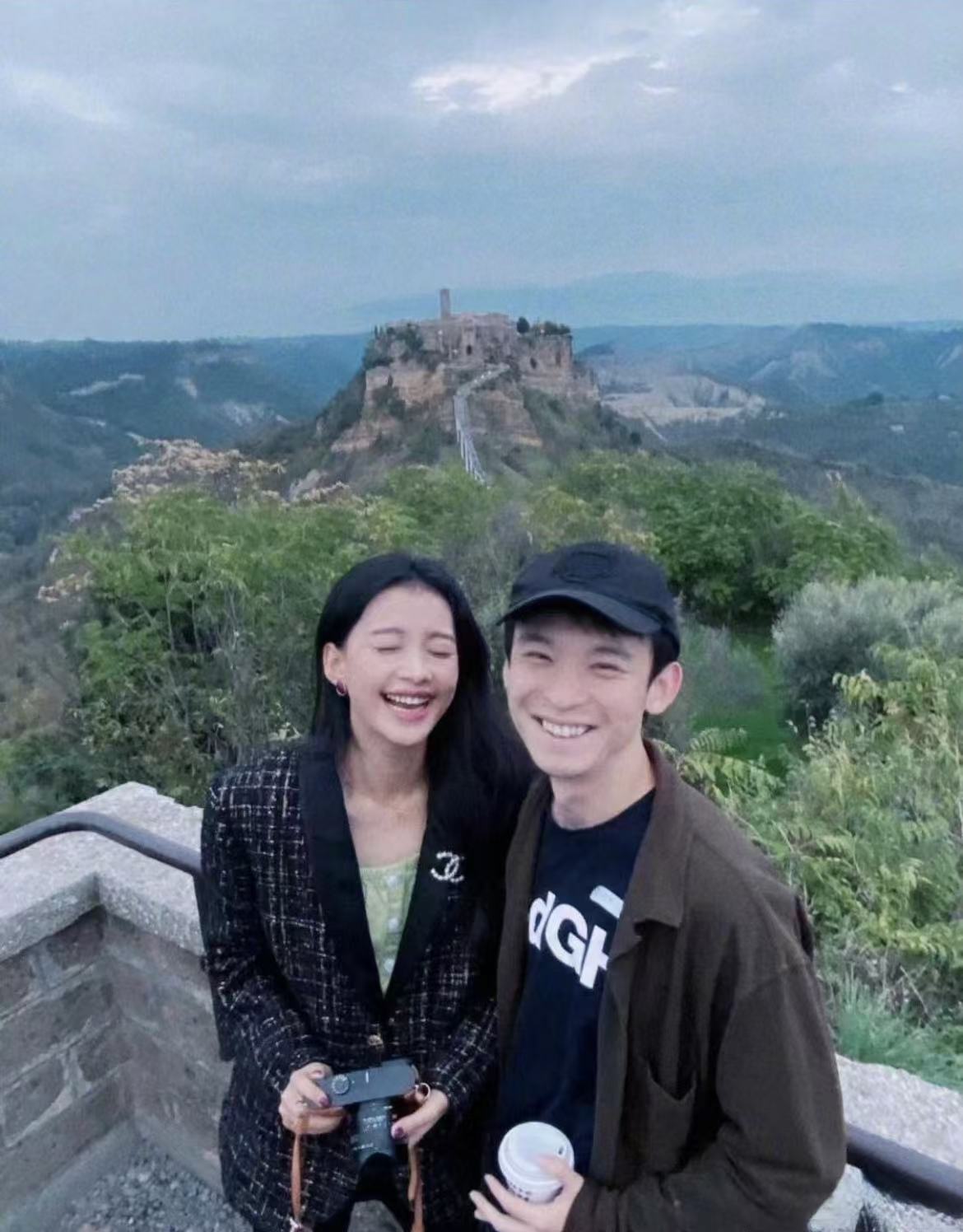 婆婆王京花是娱乐圈数一数二的经纪人,甚至范冰冰都是王京花带出来