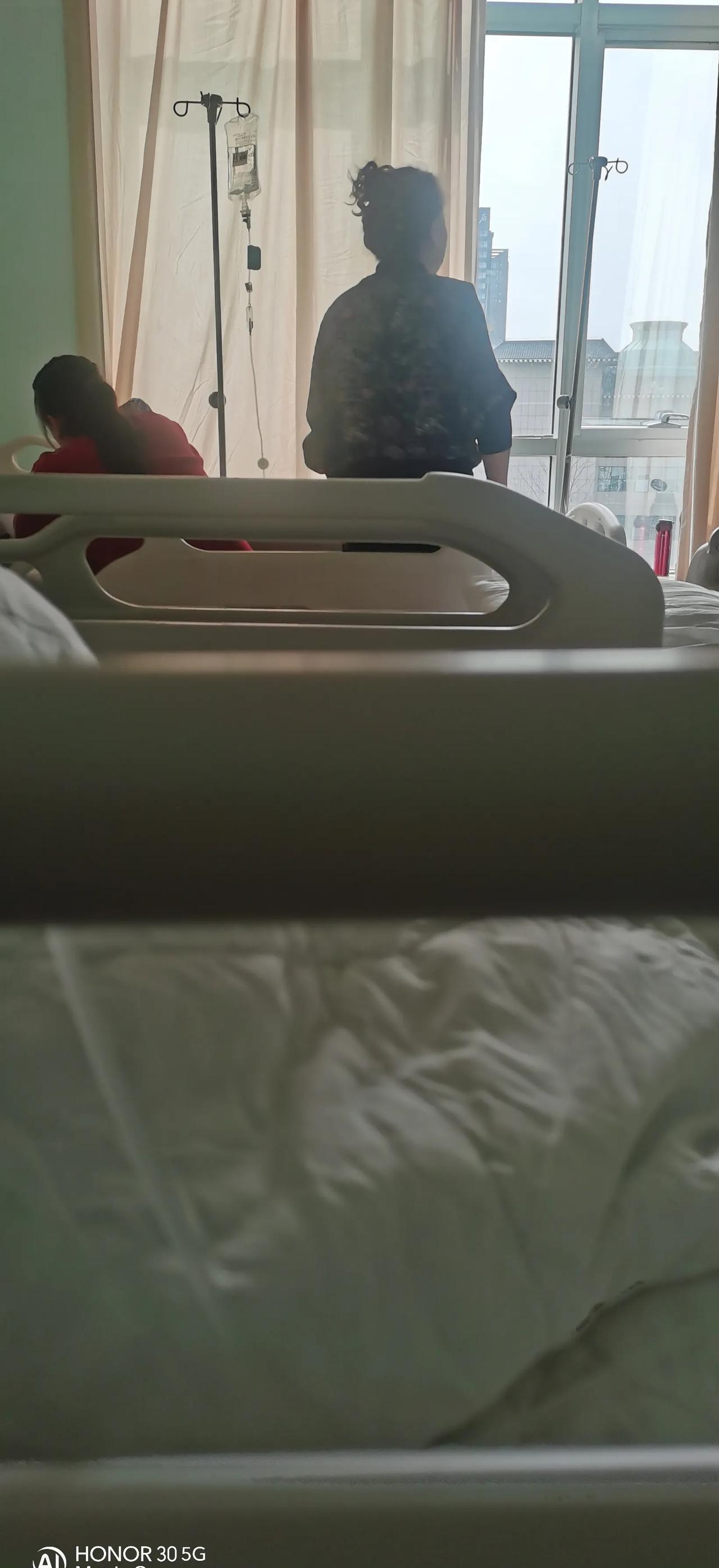都是进来后第二天第三天就做 病房病人住院真实图片医院病房住院掌