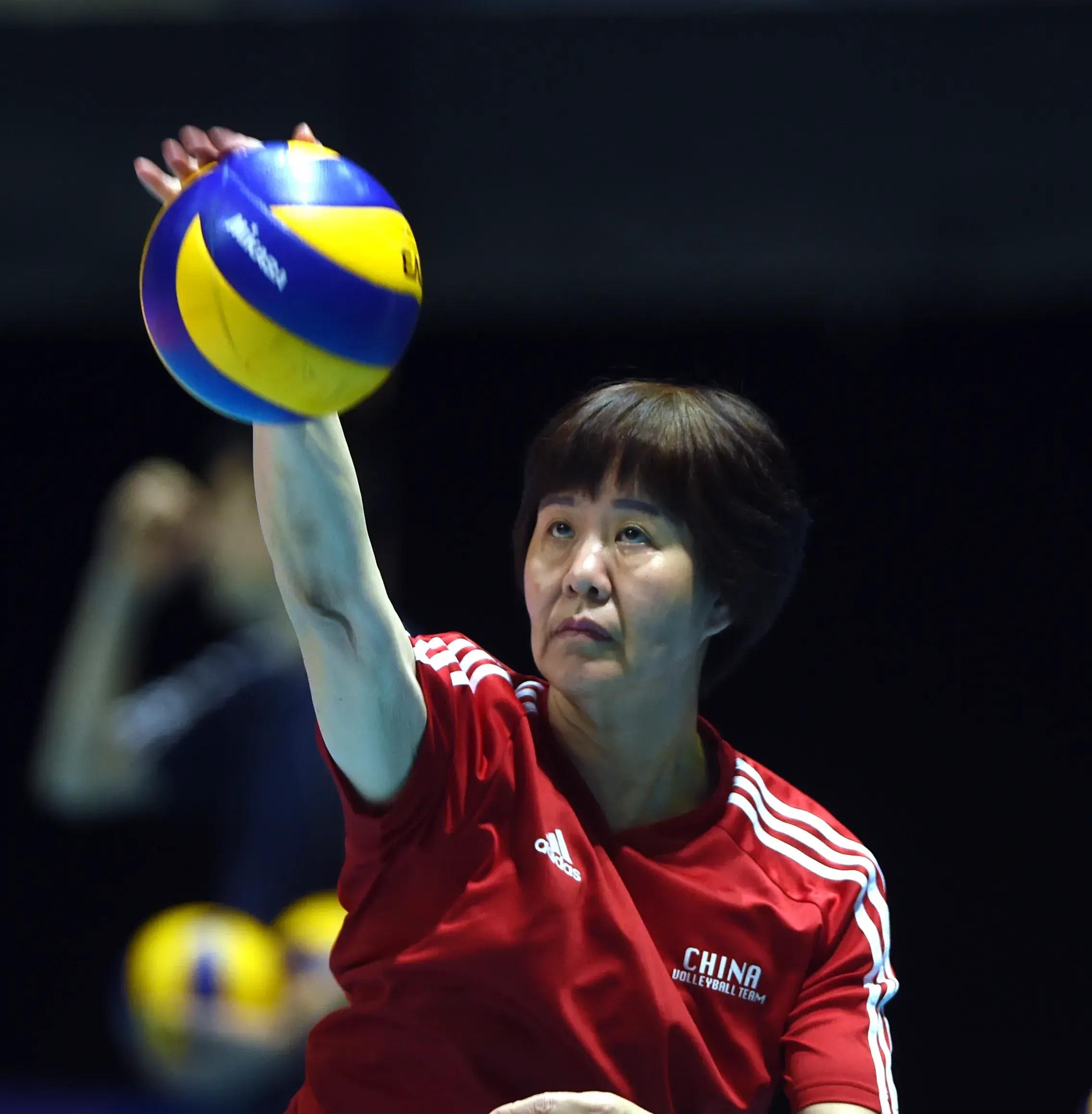 中国女排蔡斌顶掉郎平并弃用郎平得意弟子朱婷