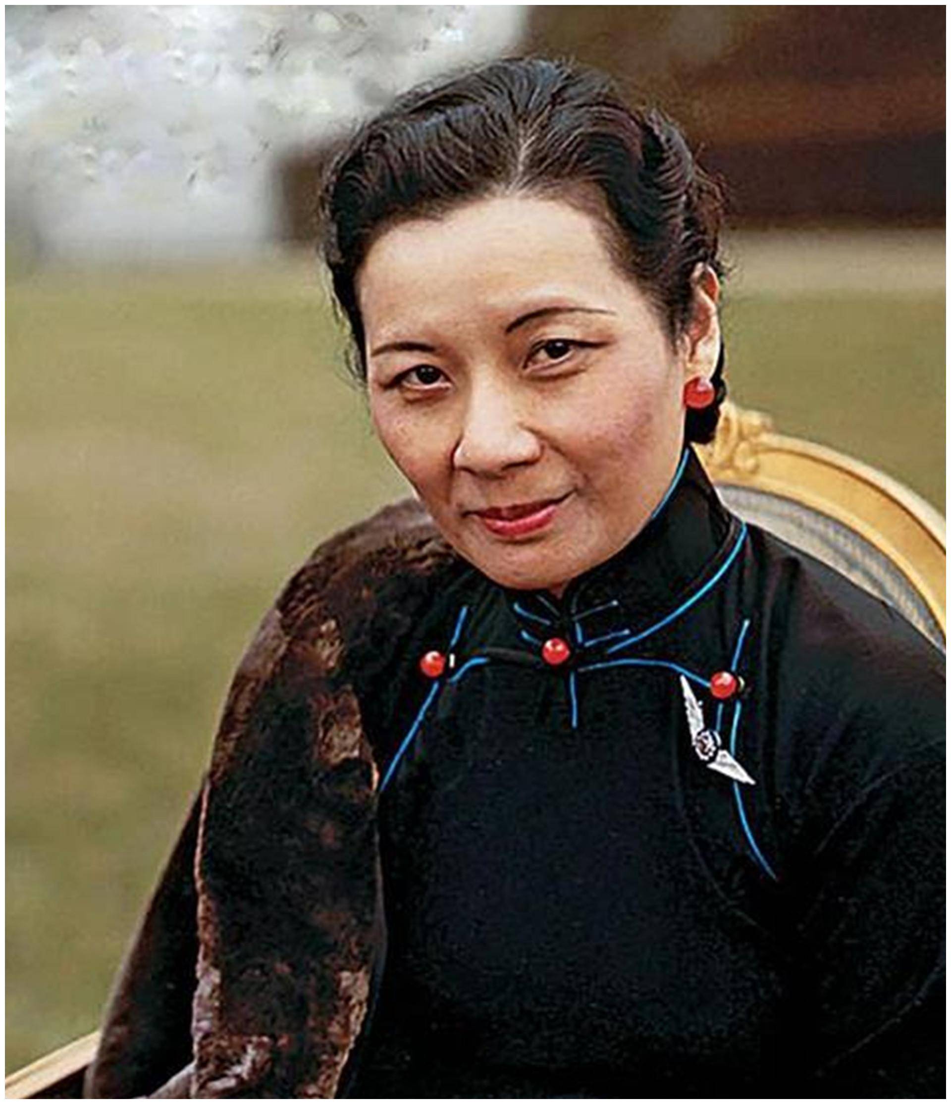 宋美龄生于富裕之家,父亲宋嘉树经营印刷厂致富.