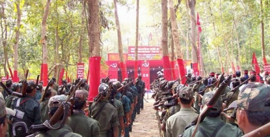 这次枪口对准的不是巴基斯坦,而是自家地盘上快六十岁的纳萨尔游击队