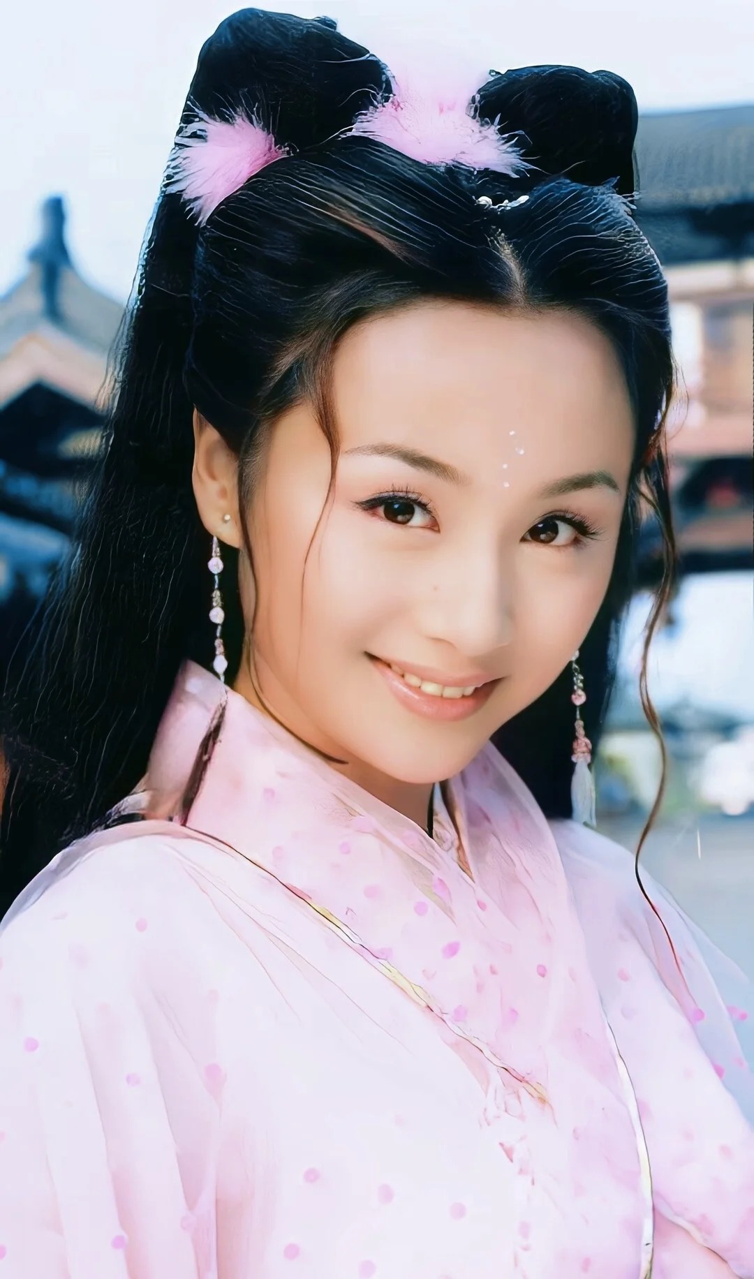 曹颖 1974,51岁 (主持人,演员)  代表作:《乌龙闯情关》《九岁县太爷