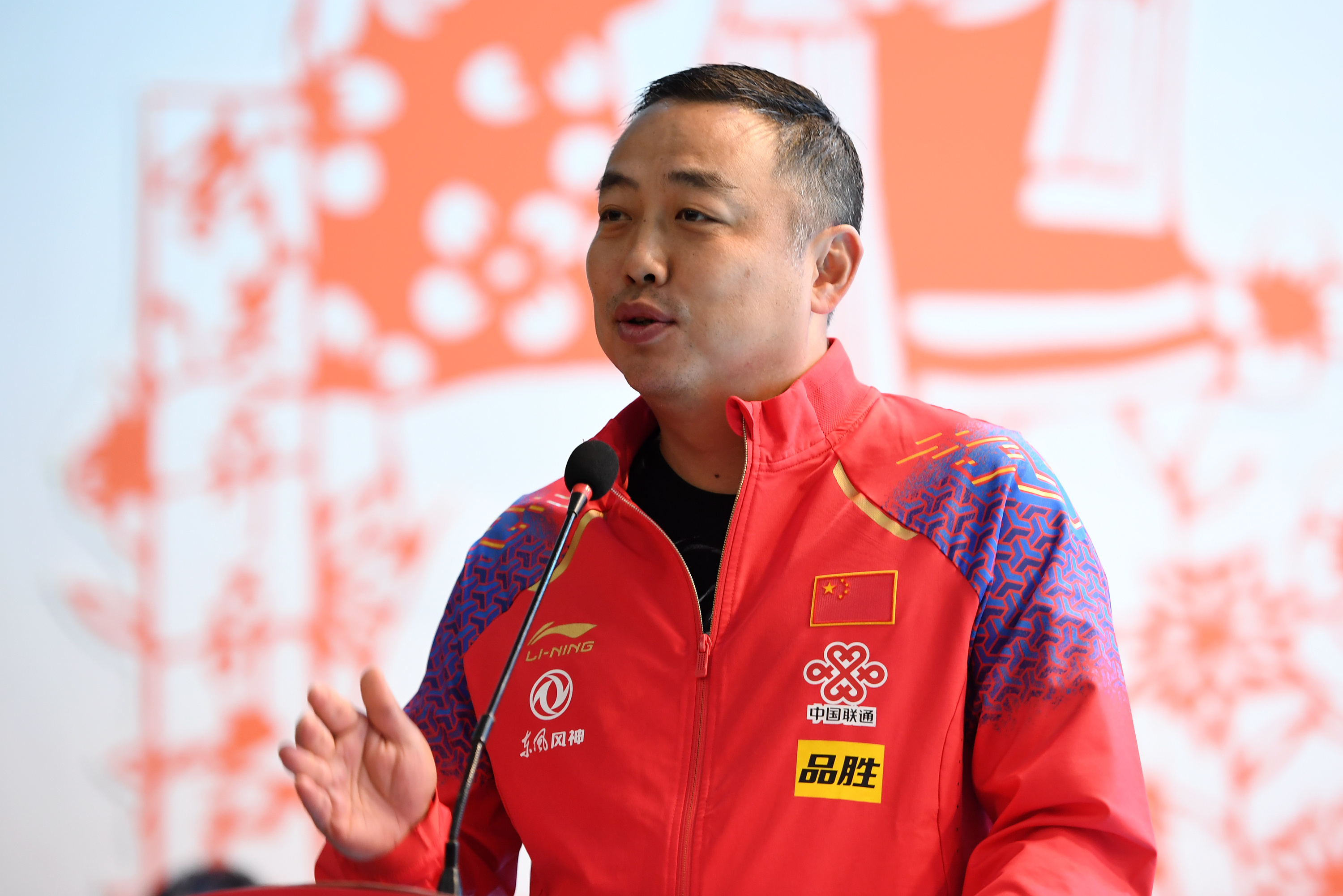 刘国梁哭,我不意外 孙颖莎发文,我也不意外 可樊振东的一句话,让网友