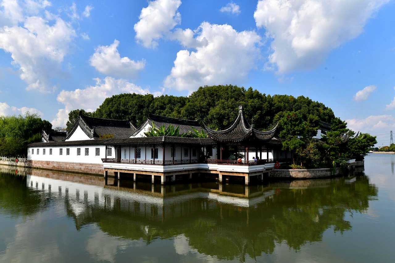 正在搜索嗯,用户提供了一个非常详细且严格的改写要求