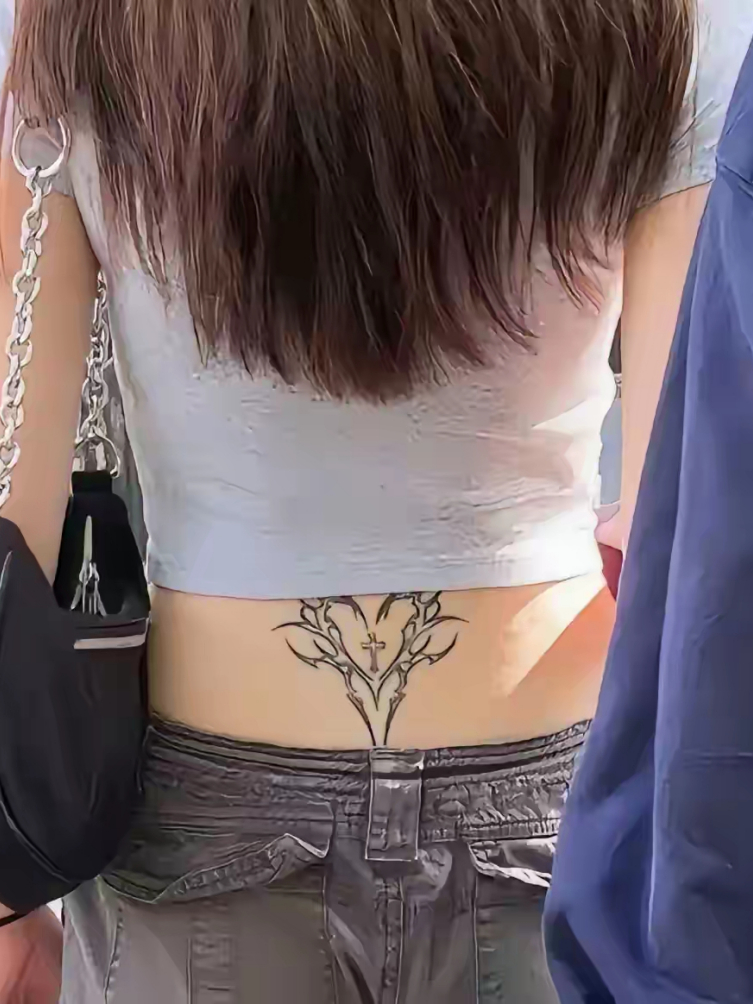 我盯着那纹身瞧了半天呀,越看越觉得有意思