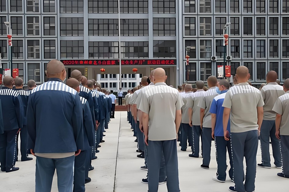 以前枪决死刑犯时,群众可以围观,从什么时候开始不 市砹 ?