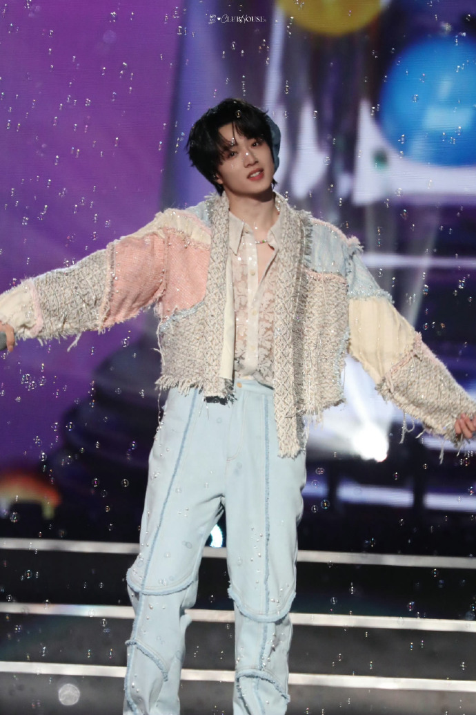 刘耀文贝雷帽造型