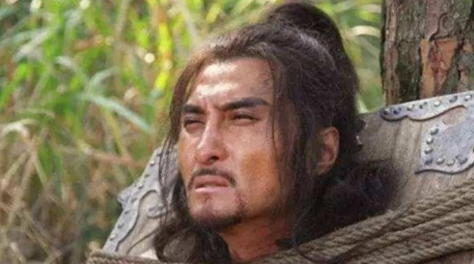 就非同凡响,戴着八十万禁军枪棒教头的名号,外貌是"豹头环眼,燕颔虎须