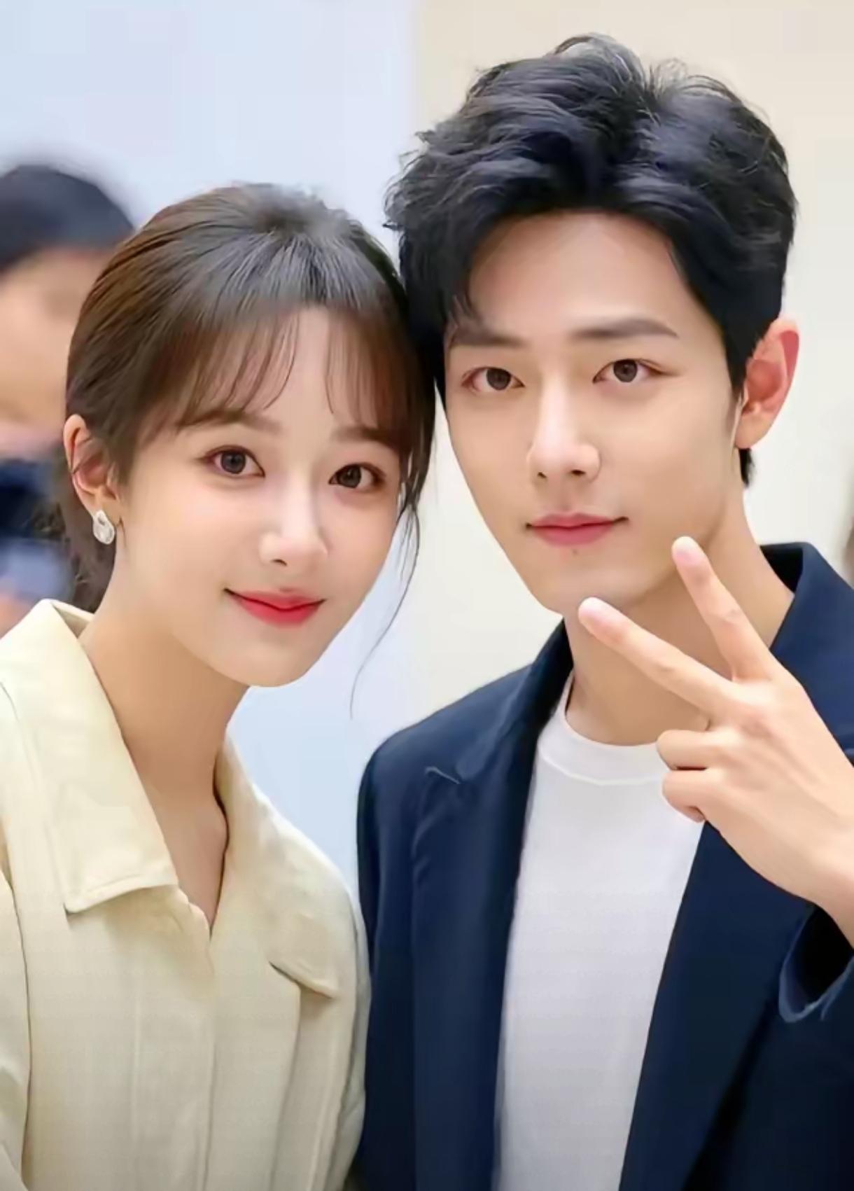 肖战和杨紫看着挺搭的,但其实也不太搭