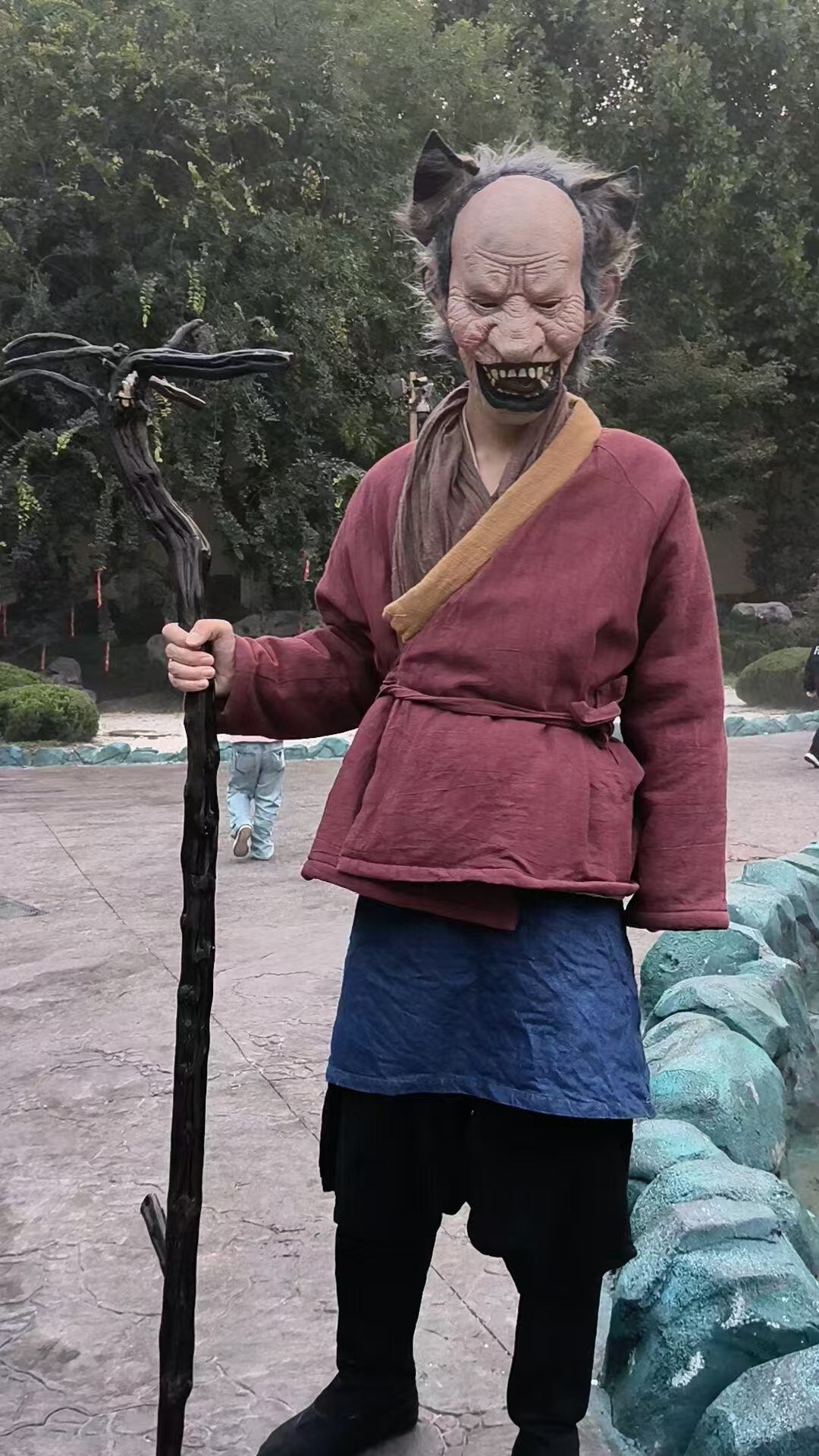 可如果竹篓里有很多的螃蟹,你就不用盖了!