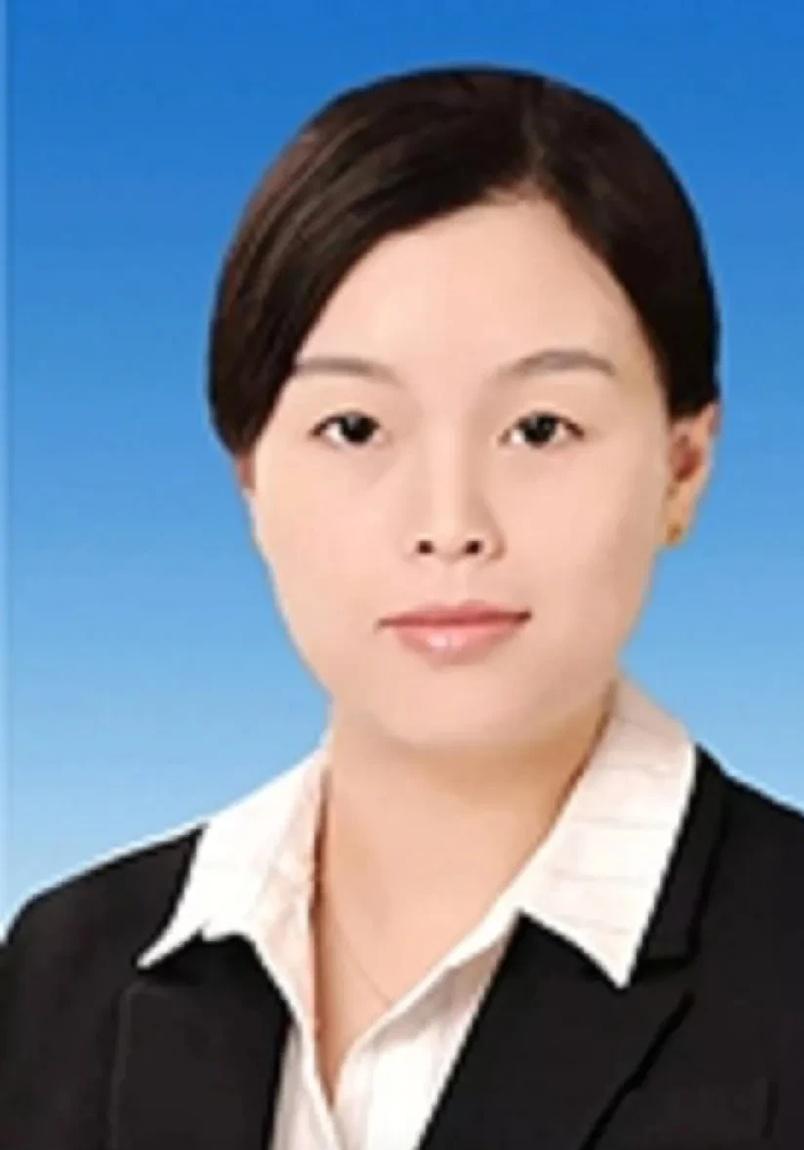 早期,王晴在宝鸡陇县火烧寨镇工作,后担任过