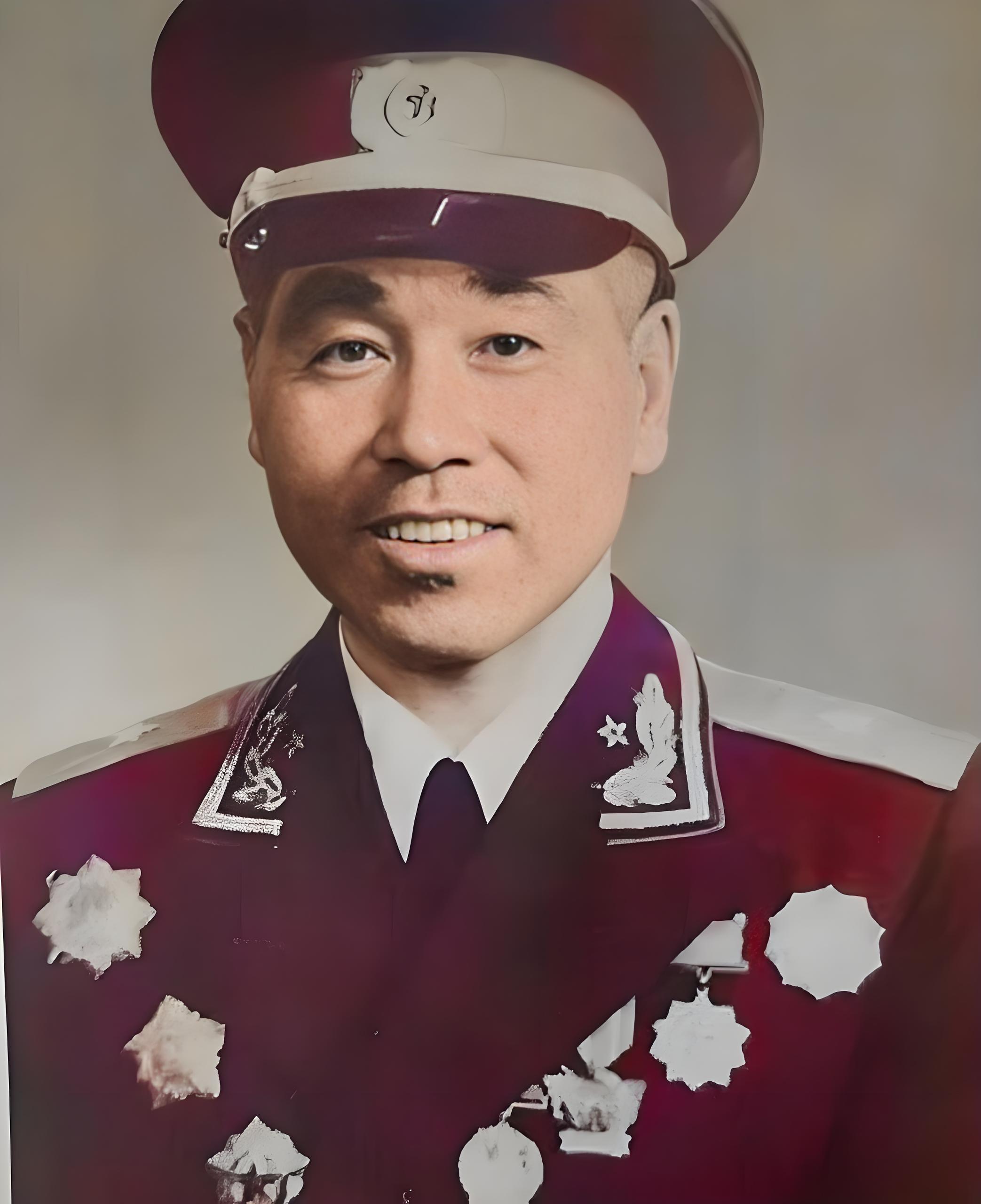 不久我军司令部接到举报称华东防空司令部副司令王智涛贪污旧币 700