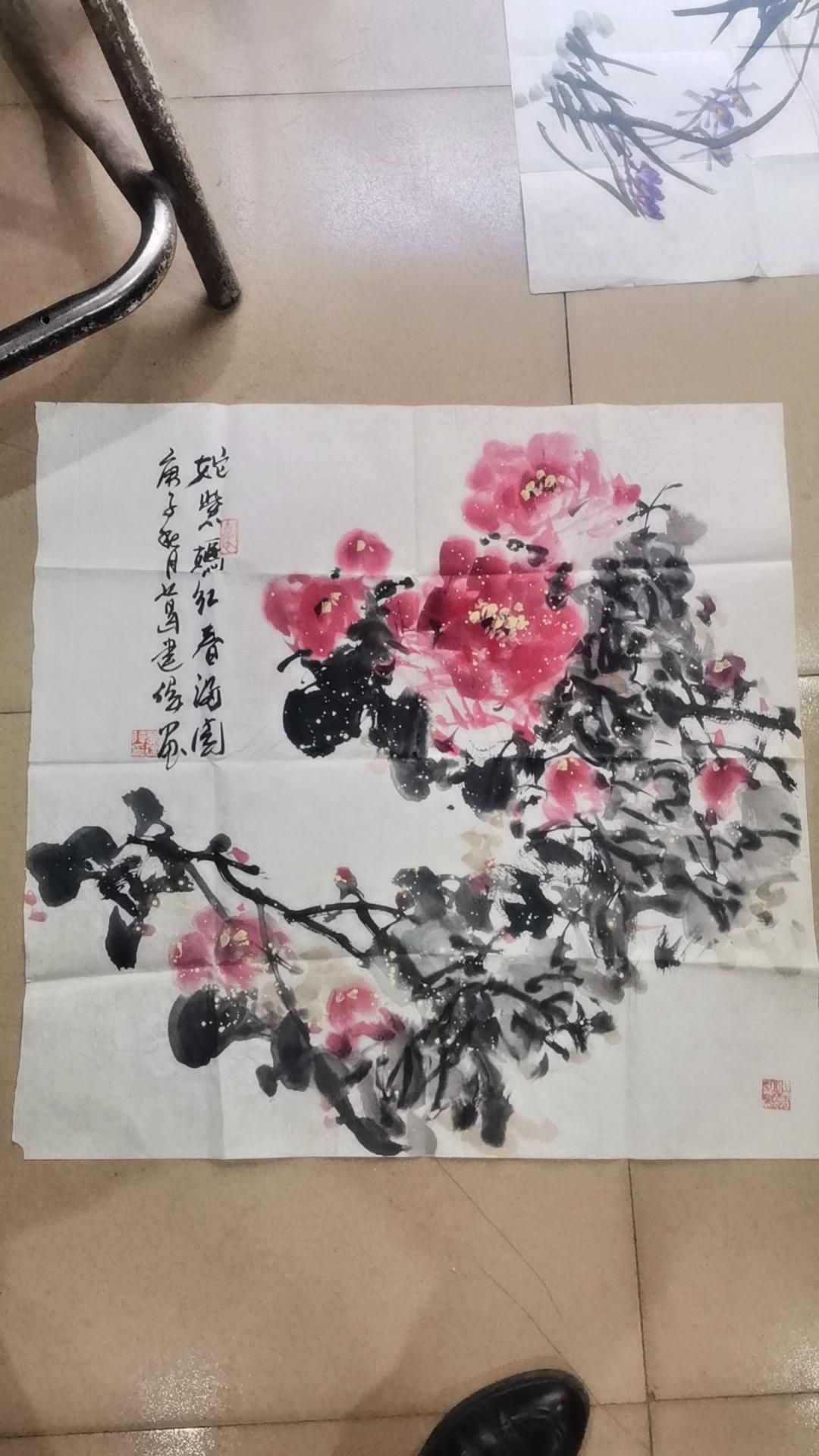 画家通过对色彩和墨色的巧妙运用,营造出一种深远的空间感.赏