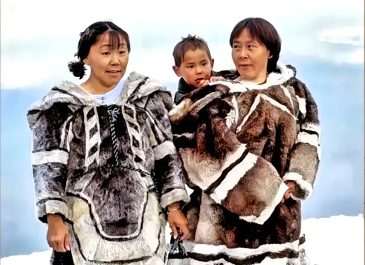 格陵兰岛的原住居民爱斯基摩人黑头发,黑眼睛,黄色皮肤,与欧洲人