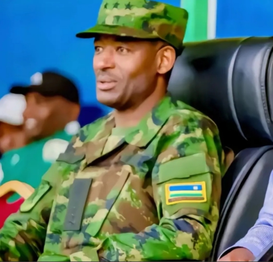 2025年2月16日,卢旺达陆军总参谋长穆巴拉克·穆甘加指挥推进