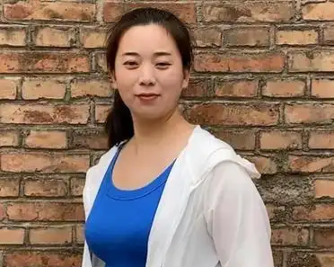 老大傻大妮是挣钱能手,外面拼得很凶,姐姐姐夫全力支持,还负责家里的