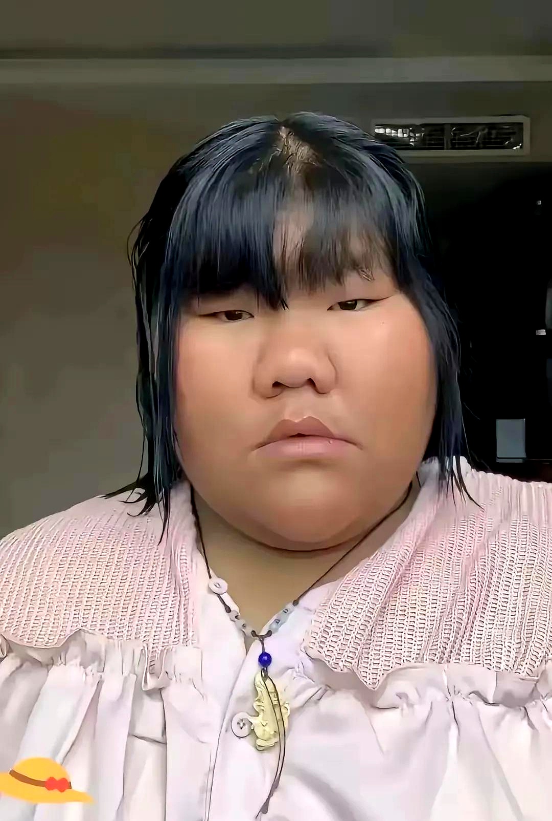 因26岁时伙同他人偷窃,被物主撞见后,双方在搏斗