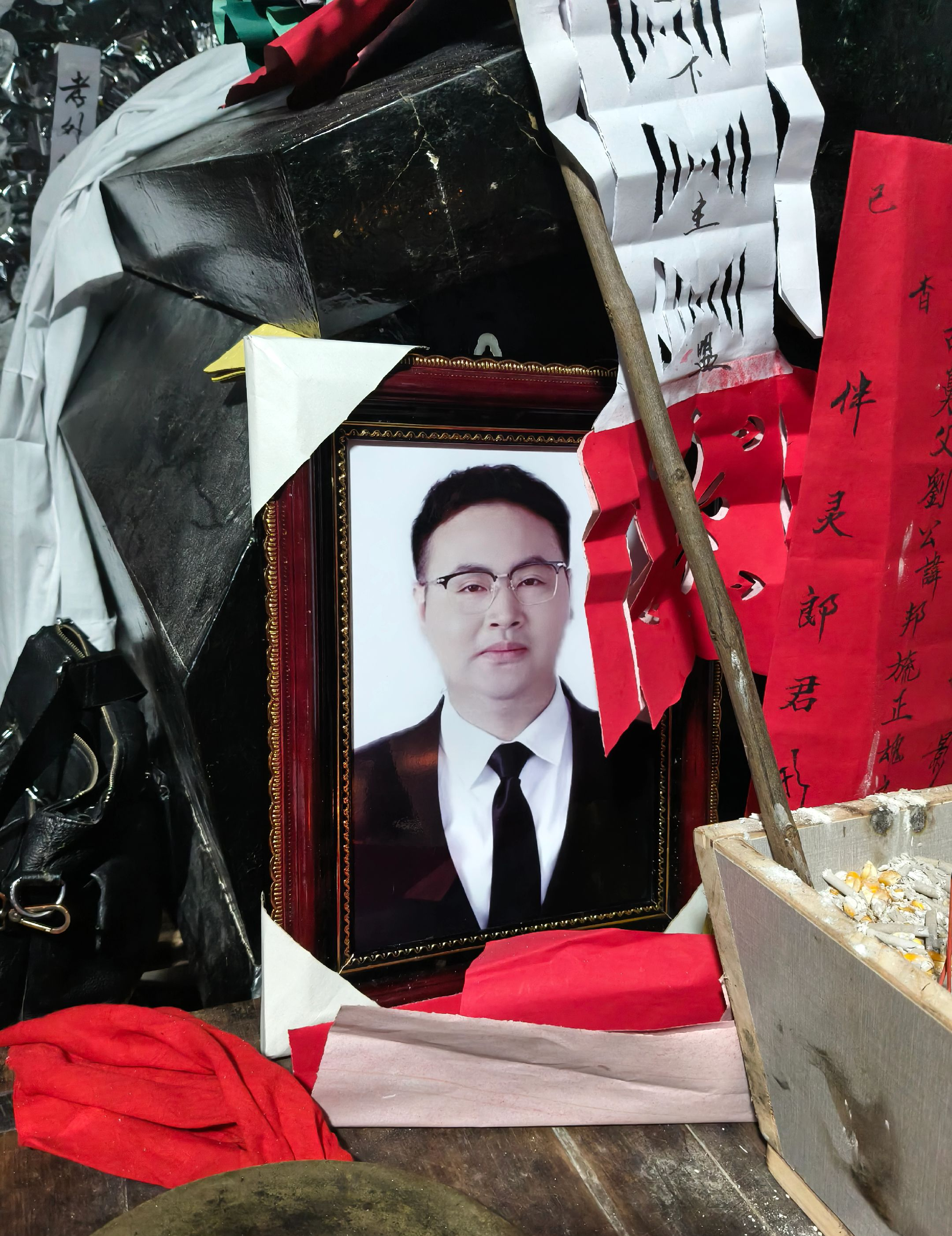 我侄儿啊,你就这么走了,像颗流星一下子消失在夜空