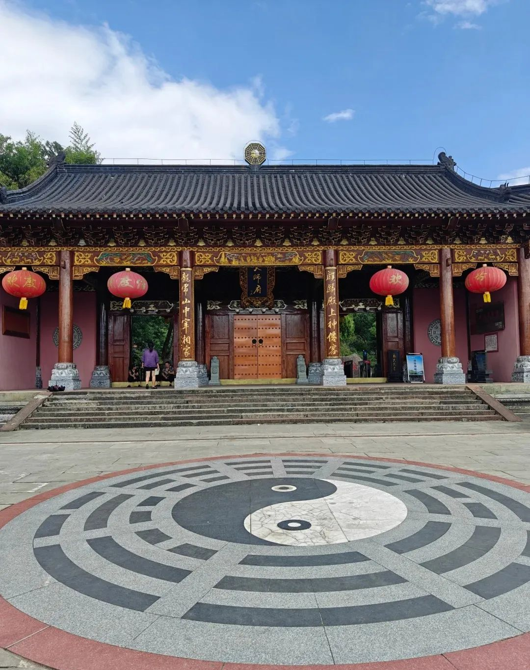这里不仅是道教的起源地,更是古老建筑与自然景色融合的
