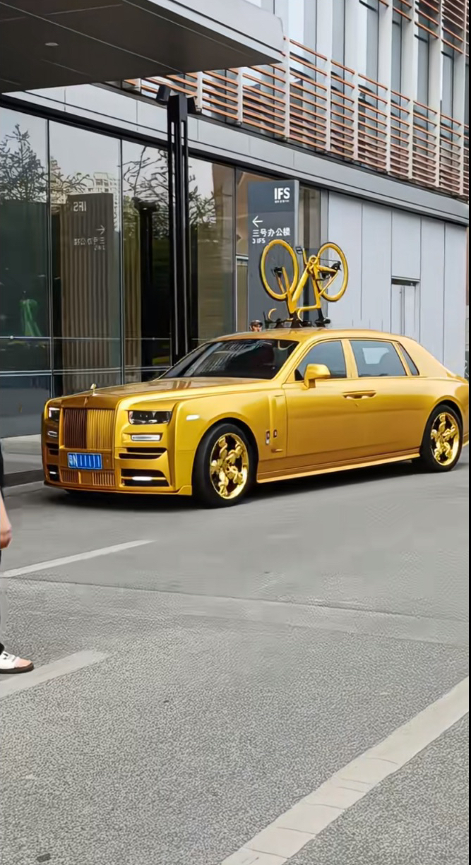 潮汕这座城市,一直以它的富豪圈和奢华生活方式闻名,但今天,街头上却