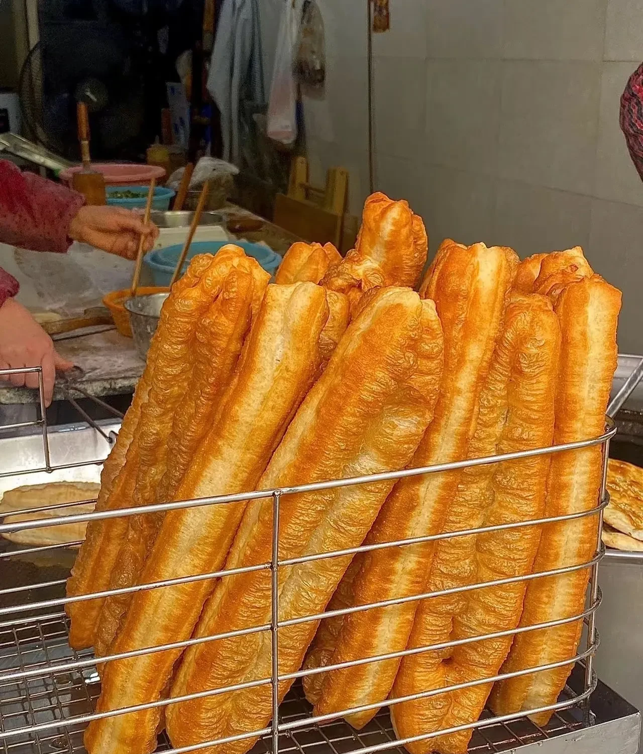 今天在老家镇上吃的早饭,油条加豆浆居然花了8块钱,我随口问了一句