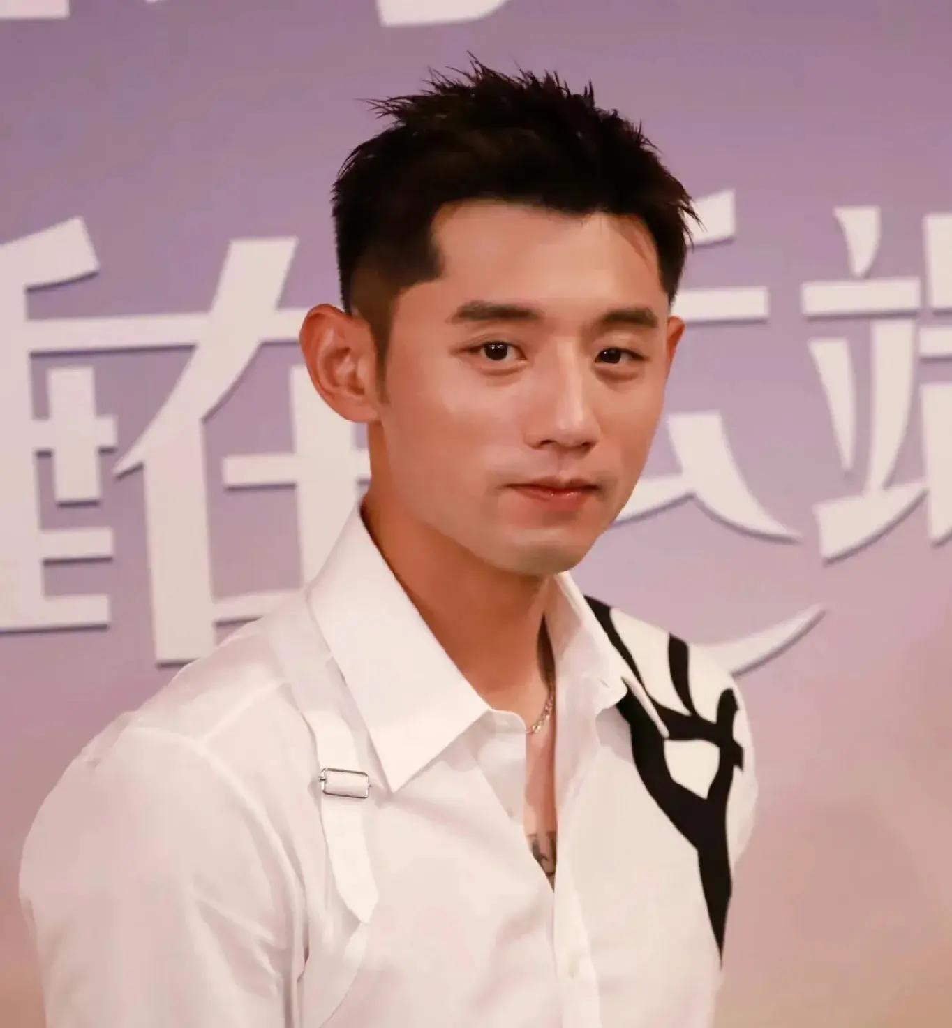 张继科那时候才二十多岁,年轻气盛,觉得自己还能打出名堂