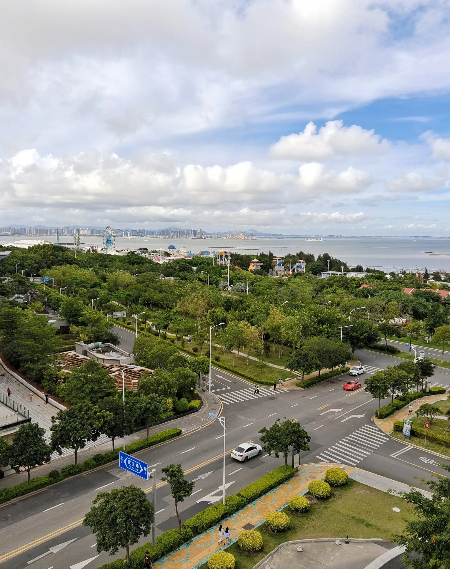 2013年的一个招商会,副市长(县级市)带头,带着几个局长一起到深圳招商