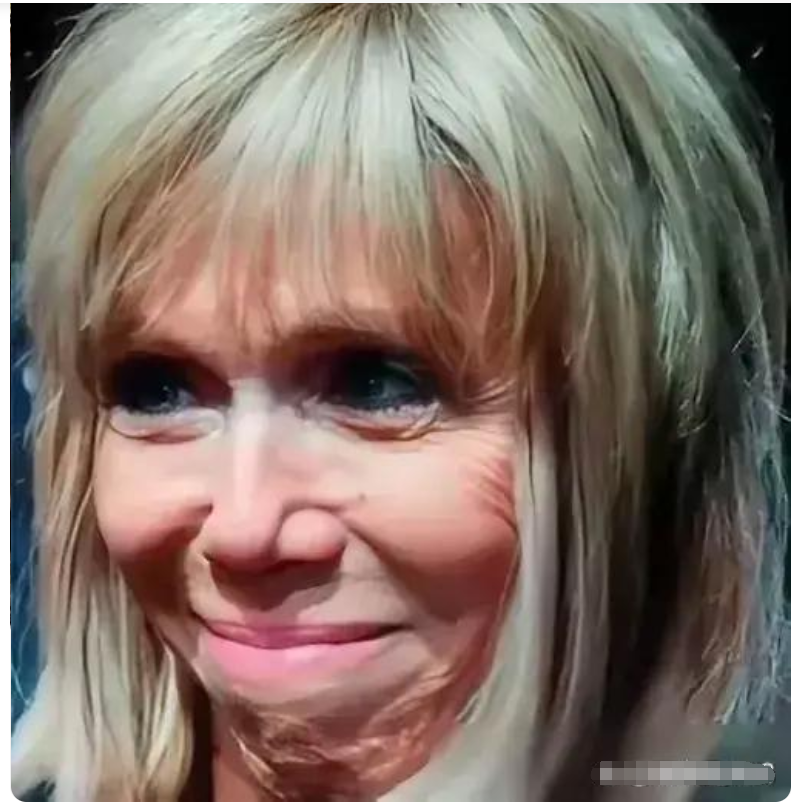 和她合照的人都占尽了便宜,有她在旁边,人人秒变大美女