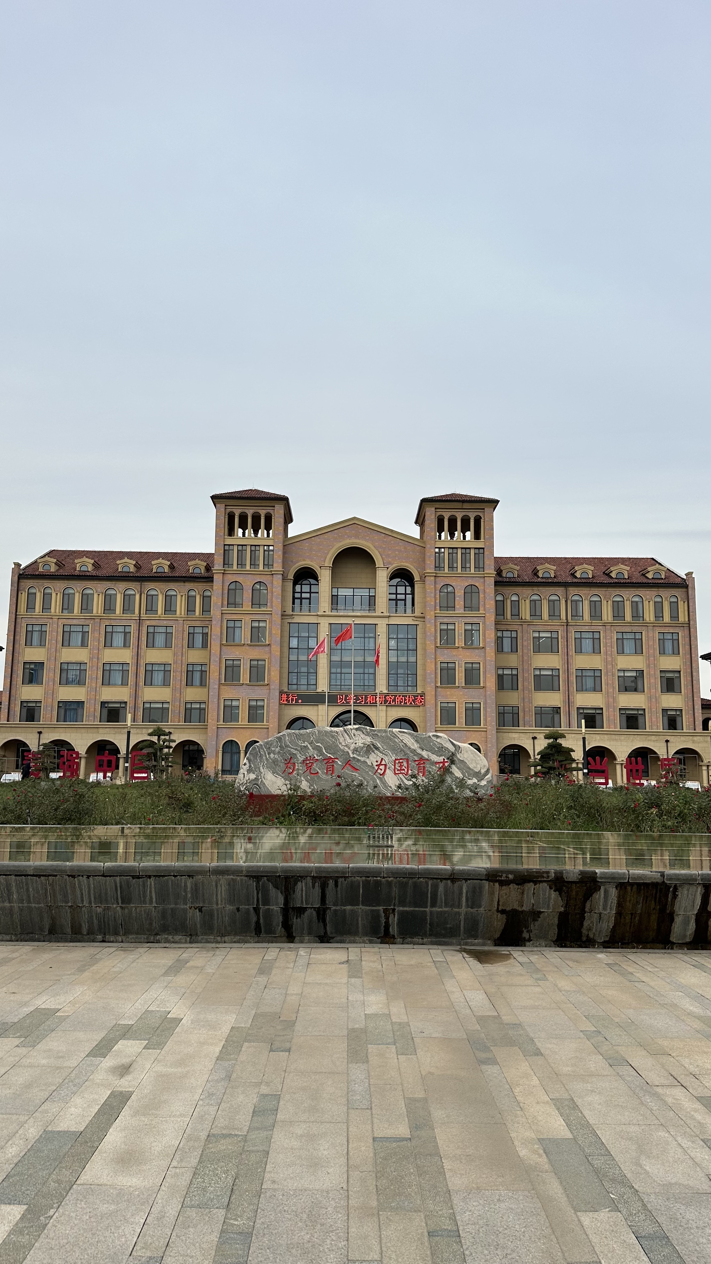 精心修改与润色:雕琢文章的每一个细节 一篇文章初稿