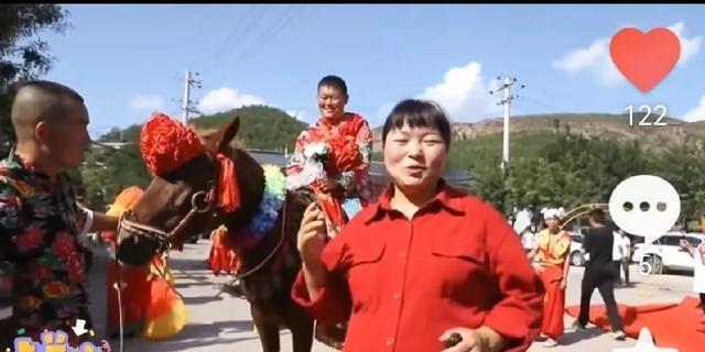 陕北霞姐的胖星星最初在霞姐的视频中亮相,因其勤劳踏实,干活勤快且