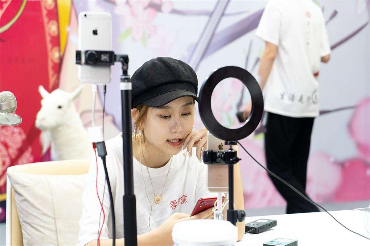 抖音直播护肤主播=抖音主播带货护肤品是真的吗